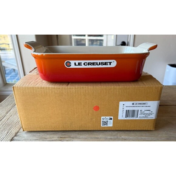 NEW Le Creuset Stoneware Heritage Rectangular Dish 26 cm 2.5 qt. Flame Orange